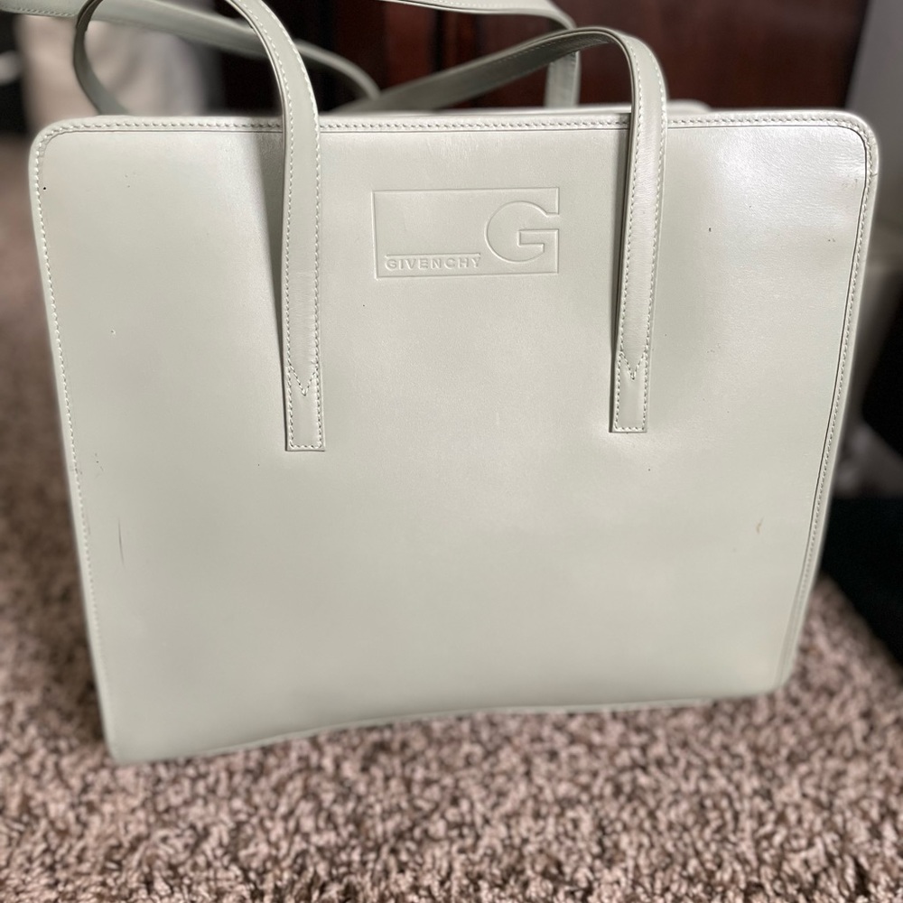 Givenchy tote  🌸auction 5/13@7pmEST